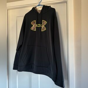 Black men’s XL Under Amour camo UA hoodie